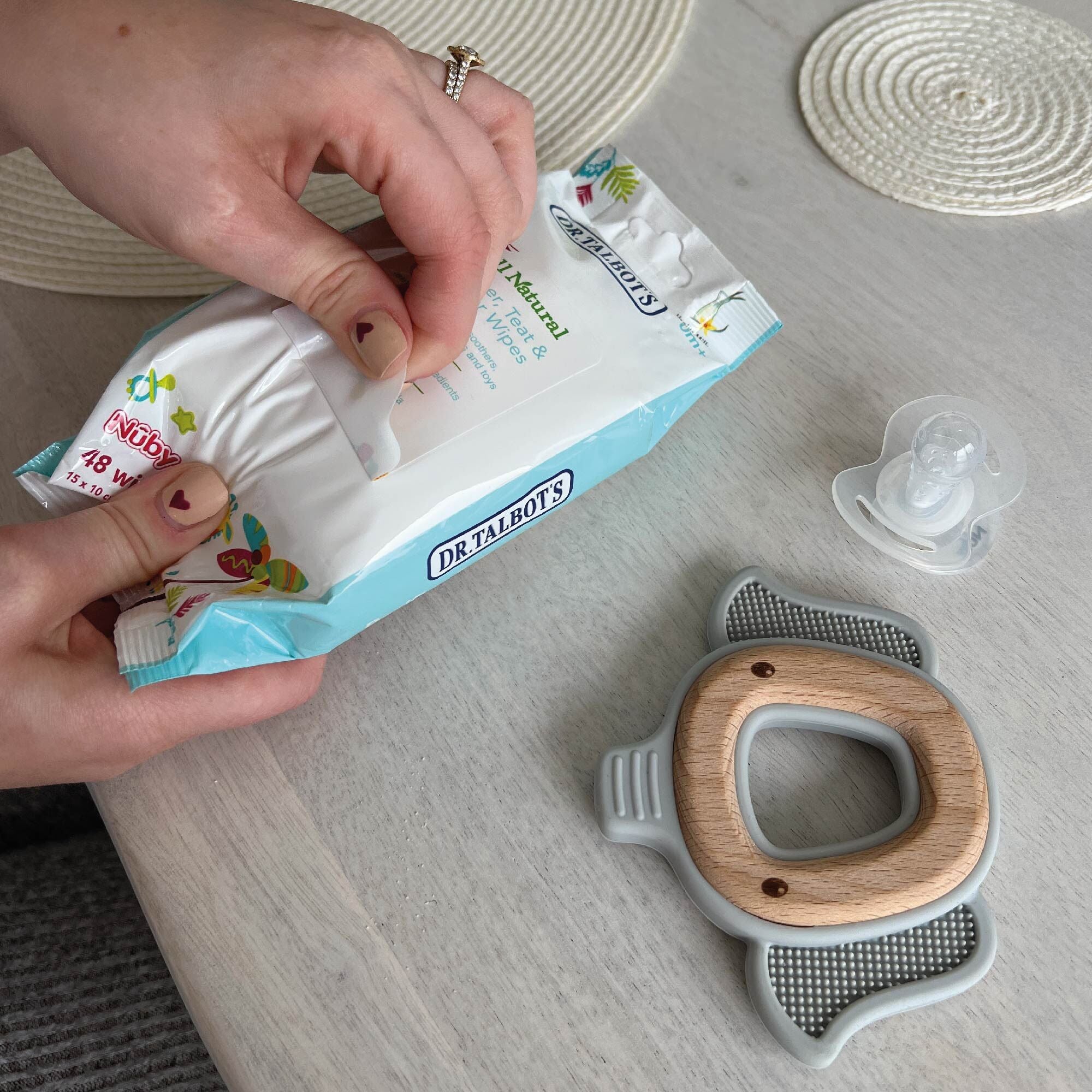 Nuby Citroganix Pacifier & Teether Wipes 1 Pack
