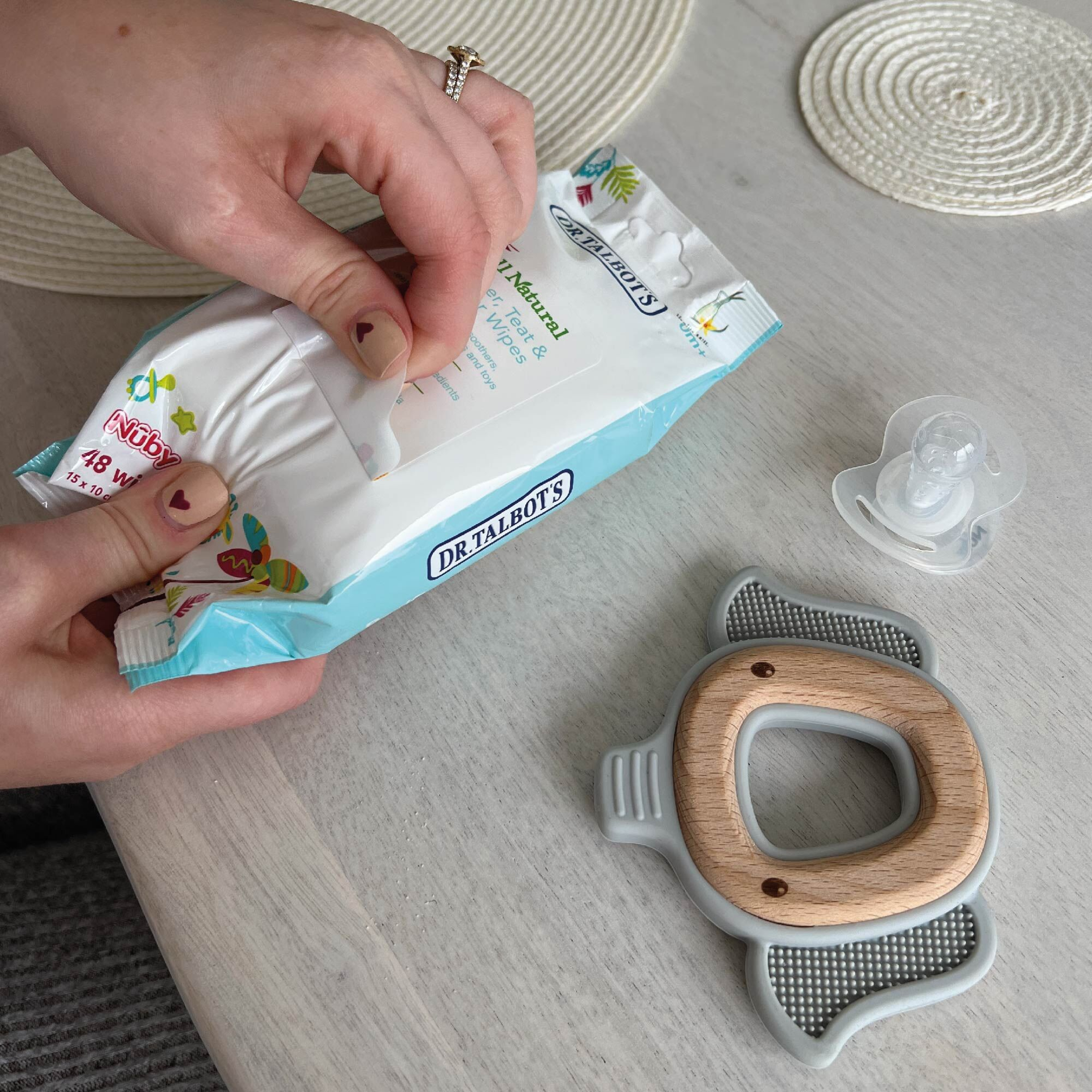 Nuby Citroganix Pacifier & Teether Wipes